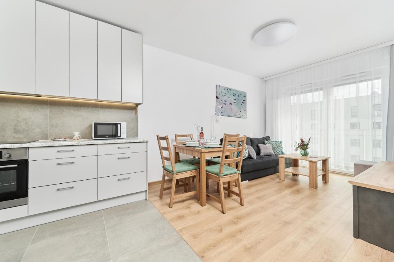 Wichrowa With Free Garage By Renters Apartment Breslau